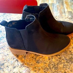 Time & Tru black booties